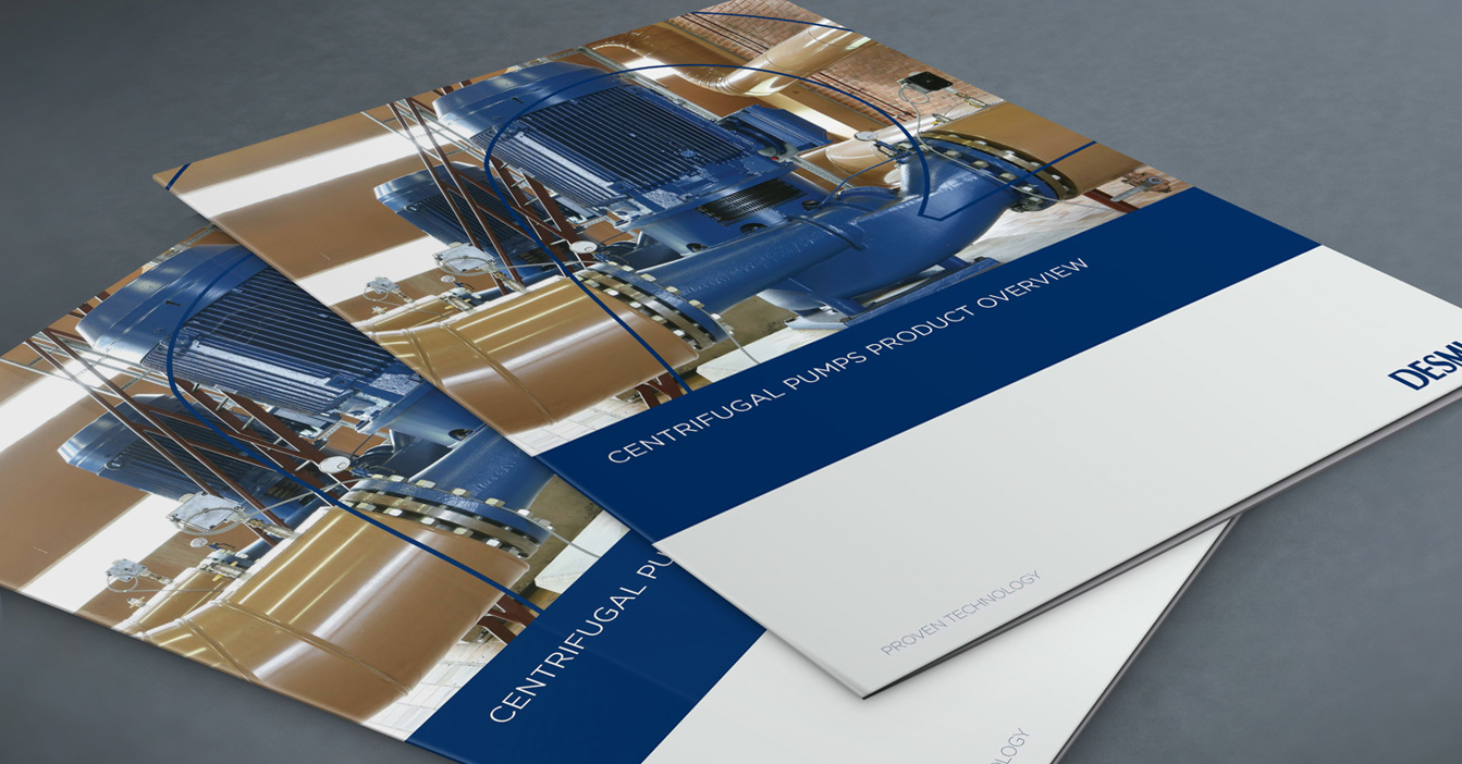 DESMI brochure med centrifugalpumper til væskehåndtering på en grå overflade.