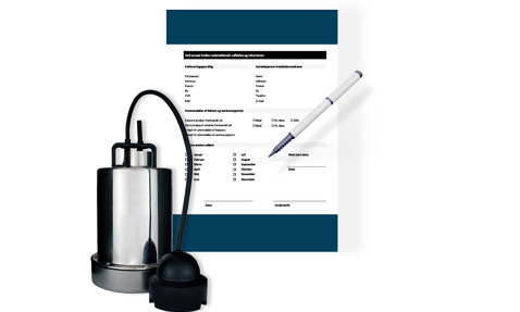 Dykpumpe ved siden af en formular og en pen, hvilket indikerer installationsdokumentation.
