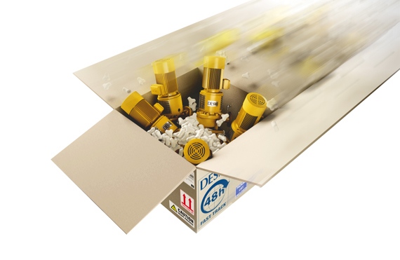 Kartonæske med DESMI-pumper og pakkematerialer til væskehåndtering.