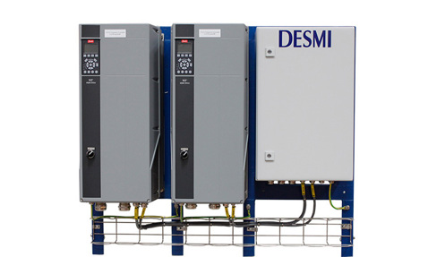 DESMI kontrolpanel og udstyr til håndtering af væsker, med flere enheder.