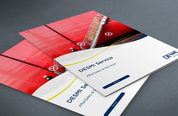 DESMI DeServe brochurer med eftersalg og service på en grå overflade.